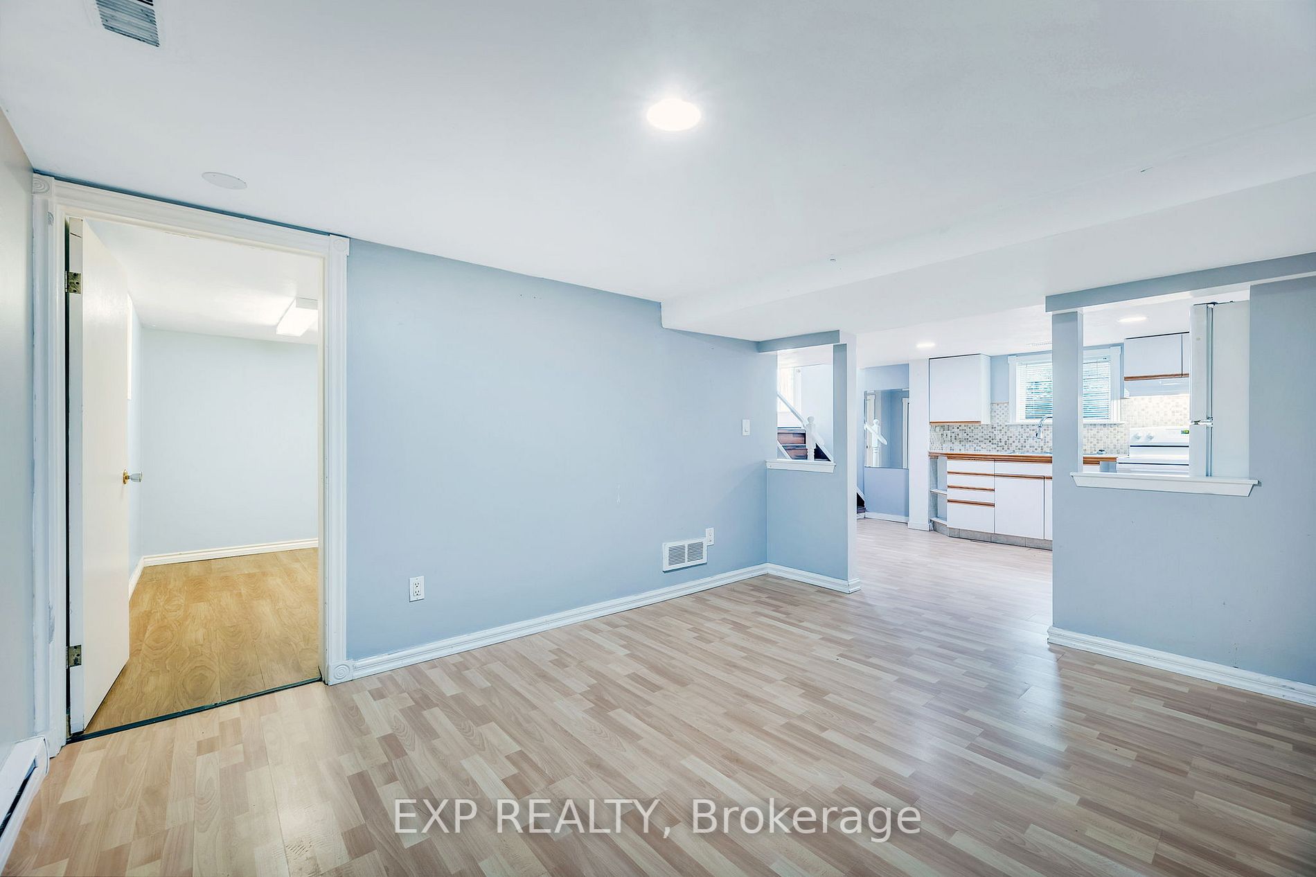 300 Chestnut Street W