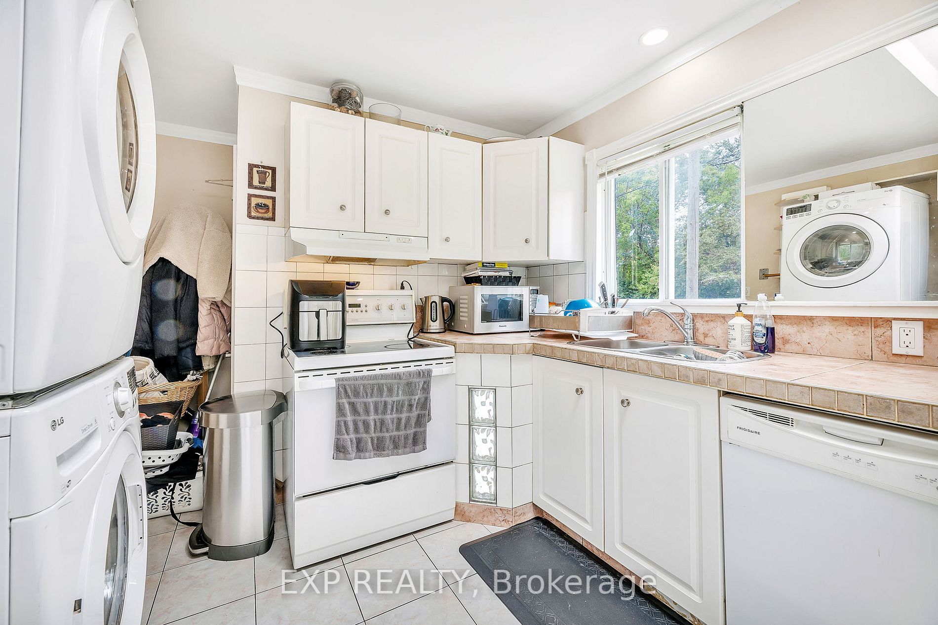300 Chestnut Street W