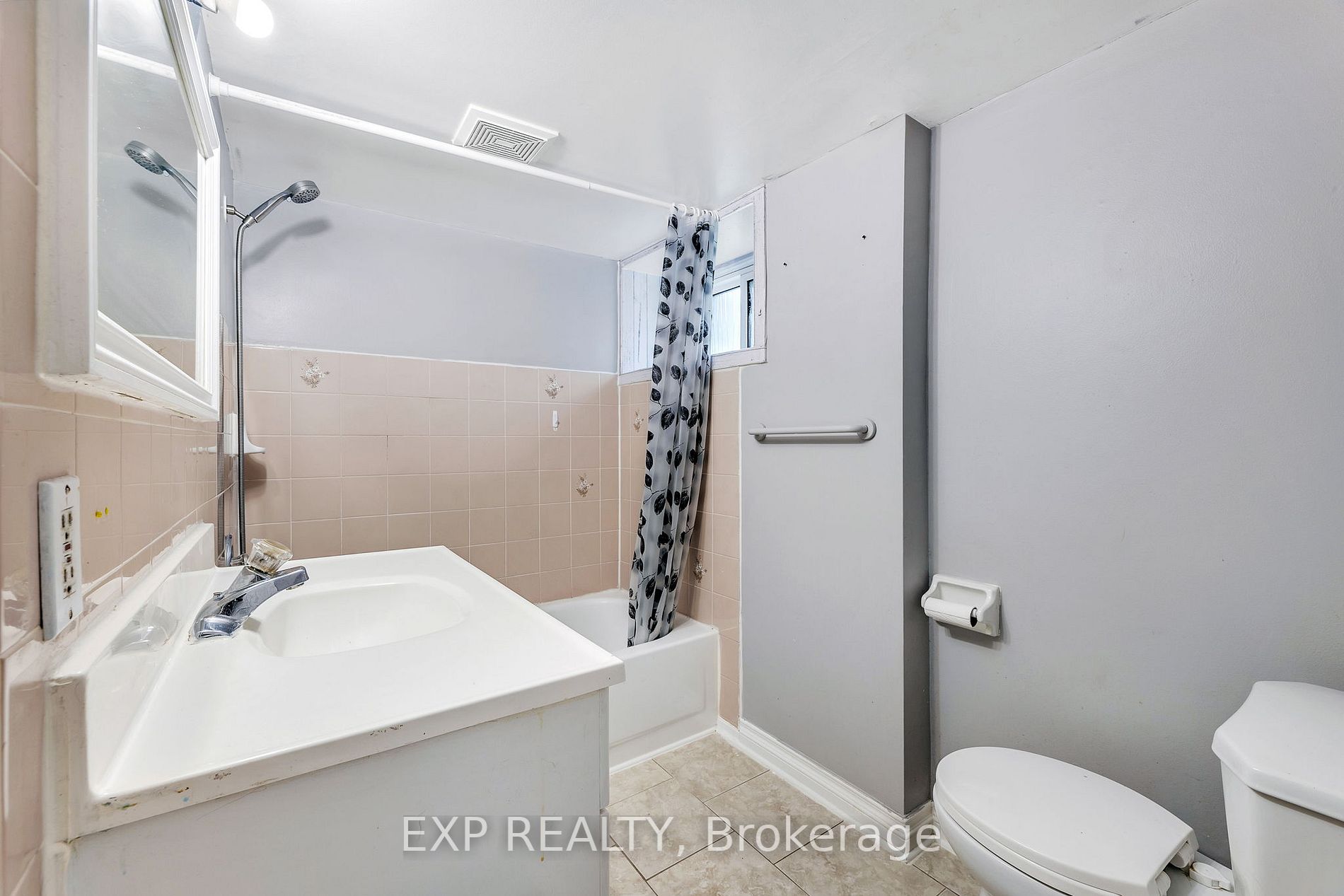 300 Chestnut Street W