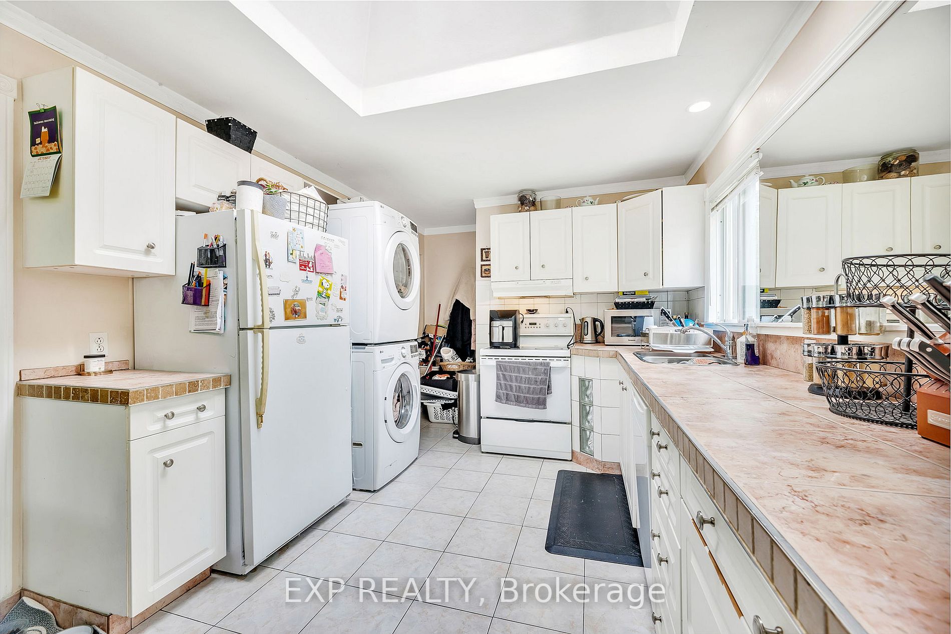 300 Chestnut Street W