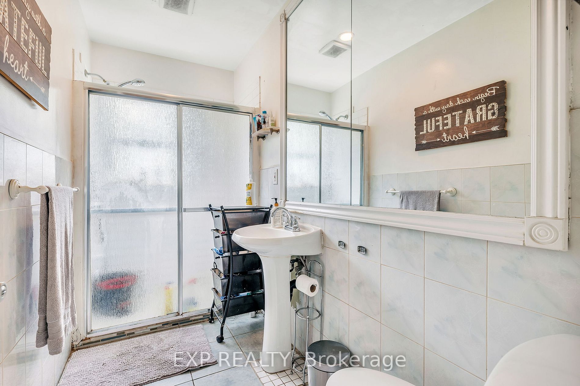 300 Chestnut Street W