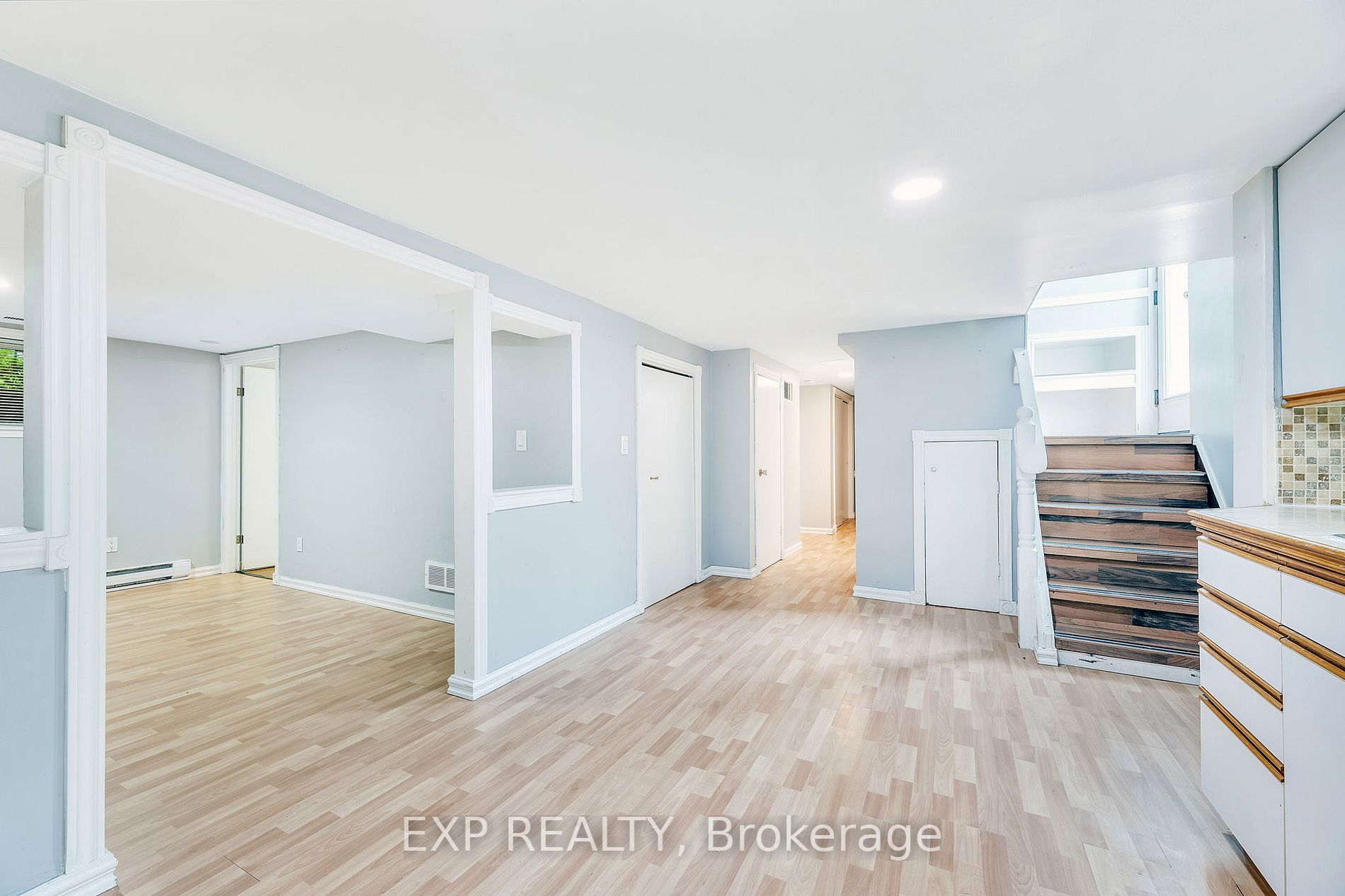 300 Chestnut Street W