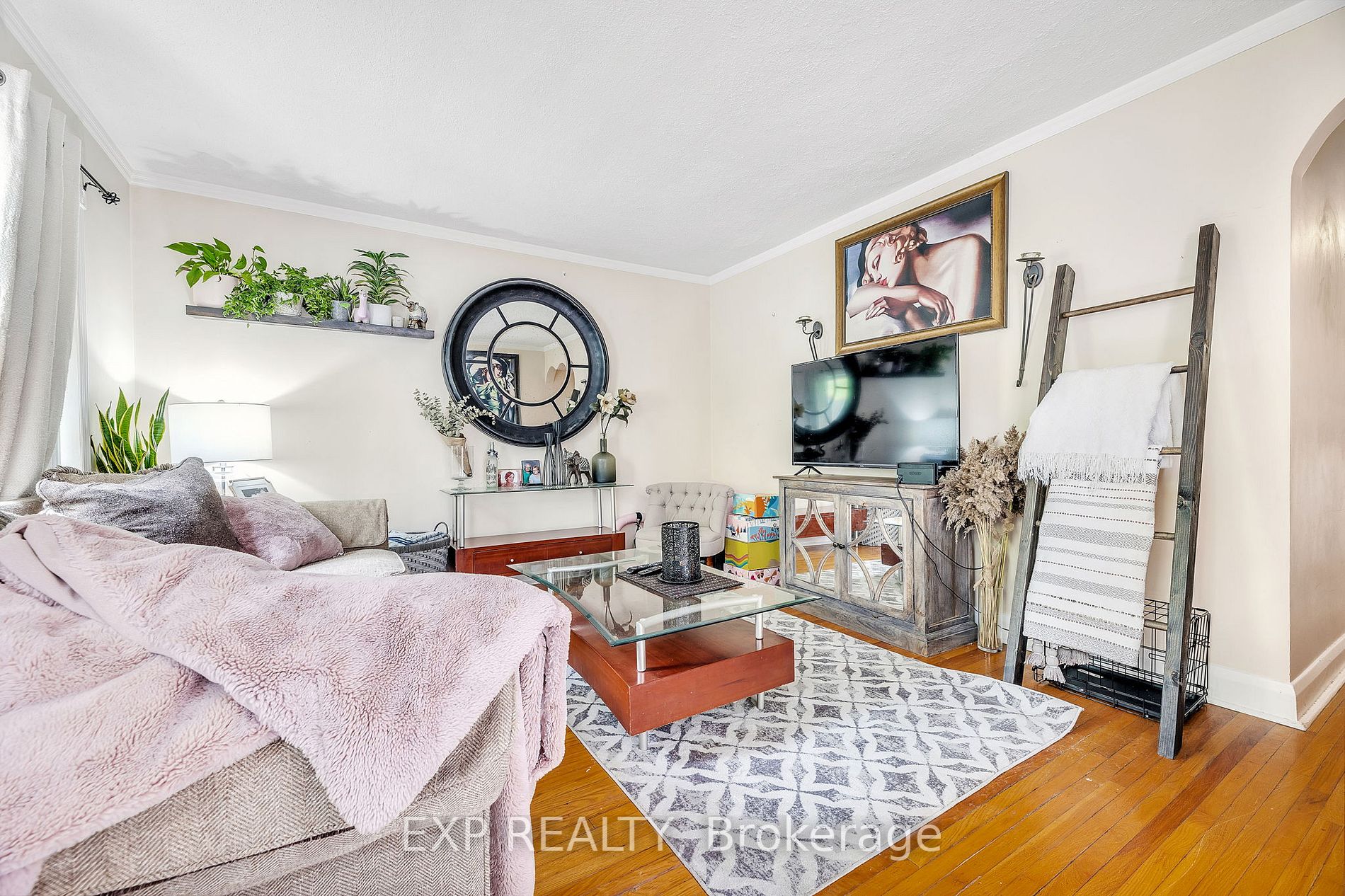 300 Chestnut Street W