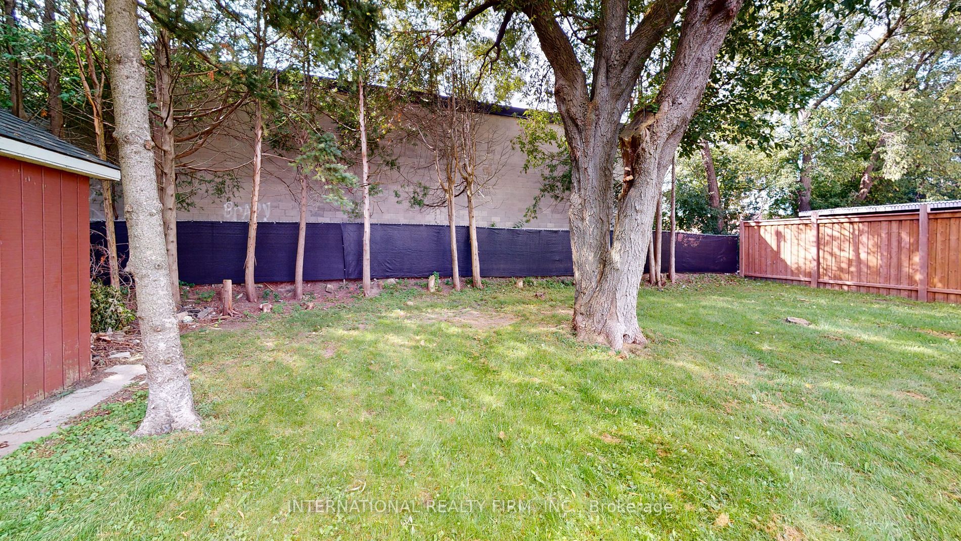 3 Lloyd Street S