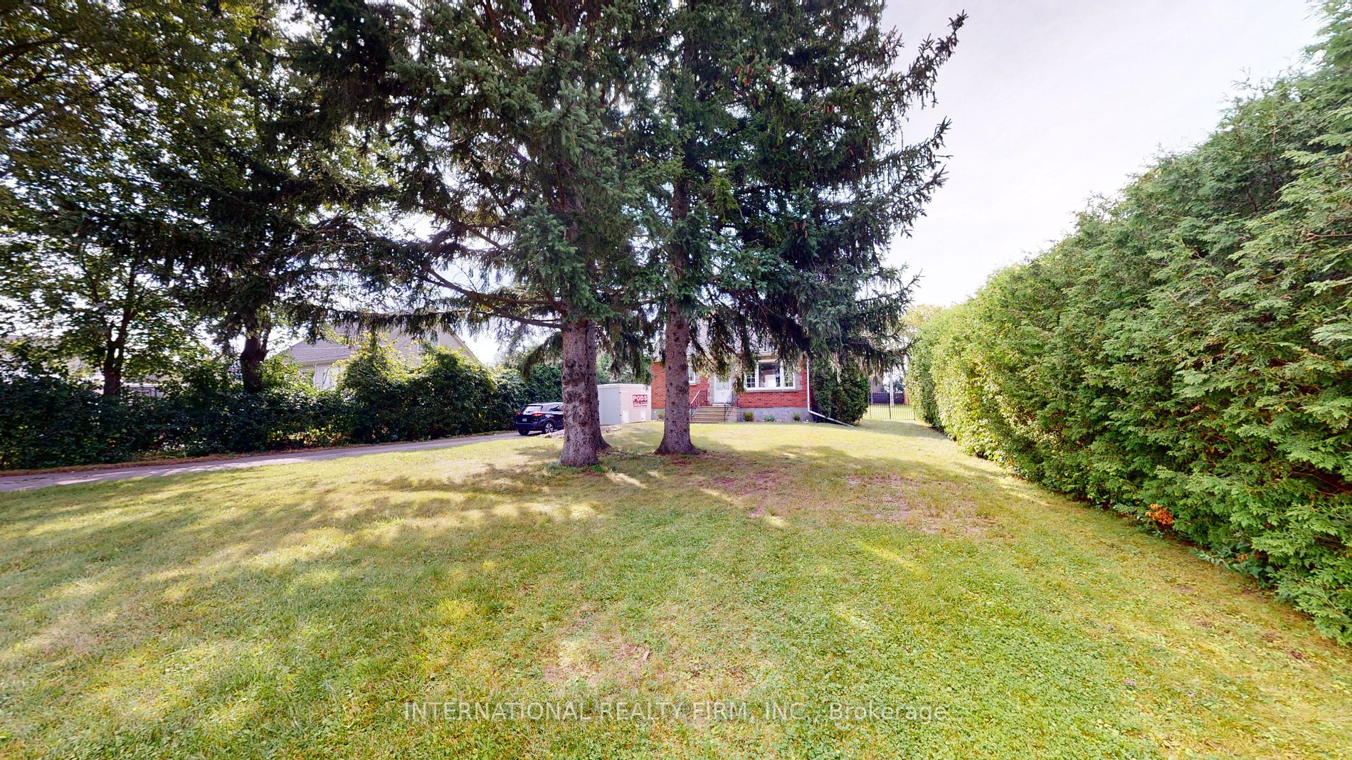 3 Lloyd Street S