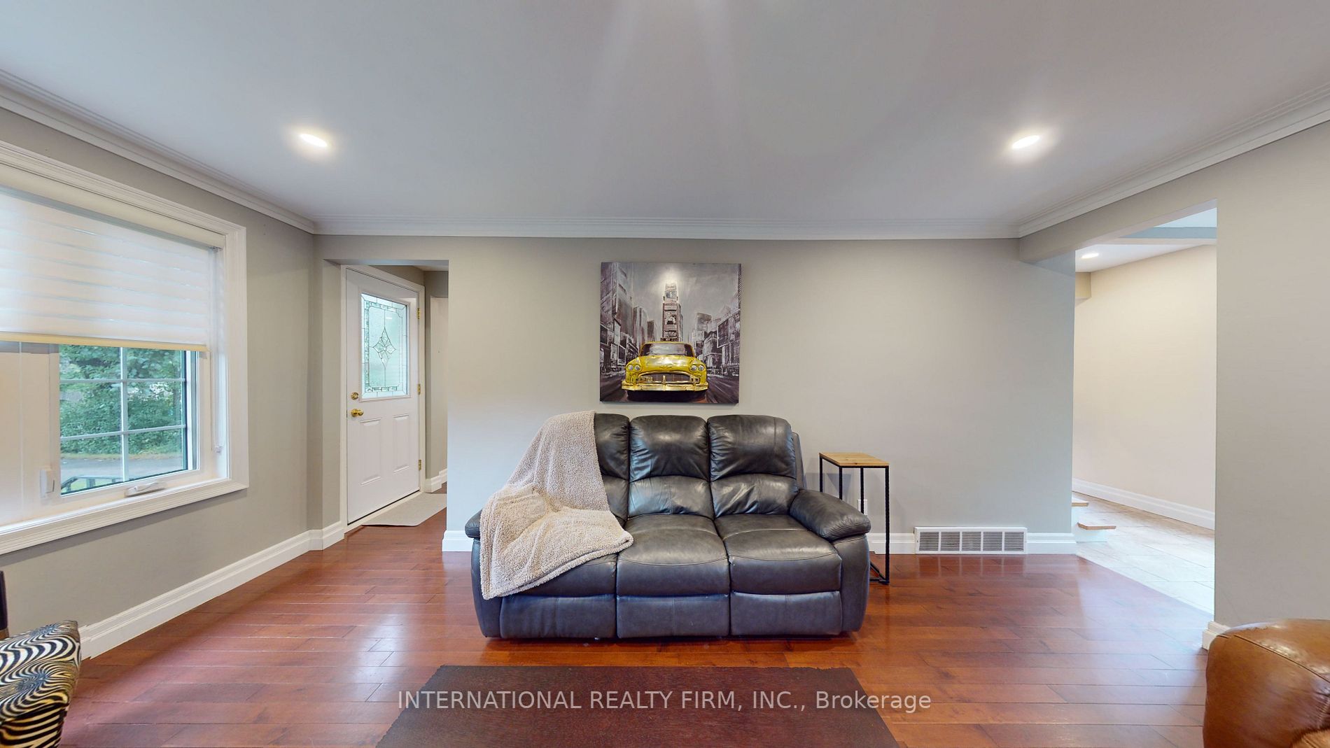 3 Lloyd Street S