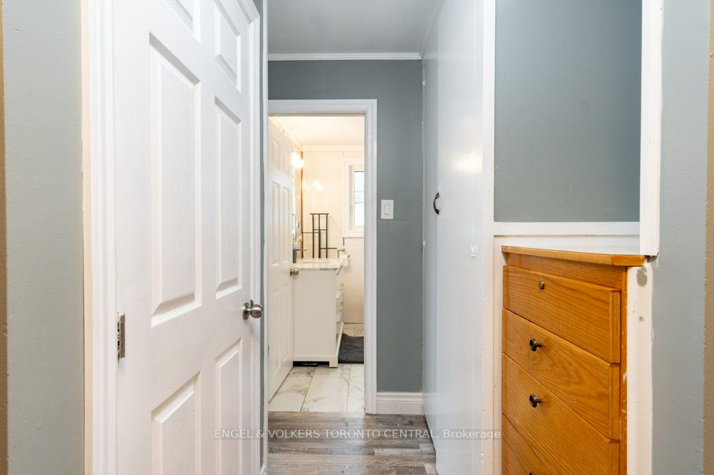 1628 Rossland Road E