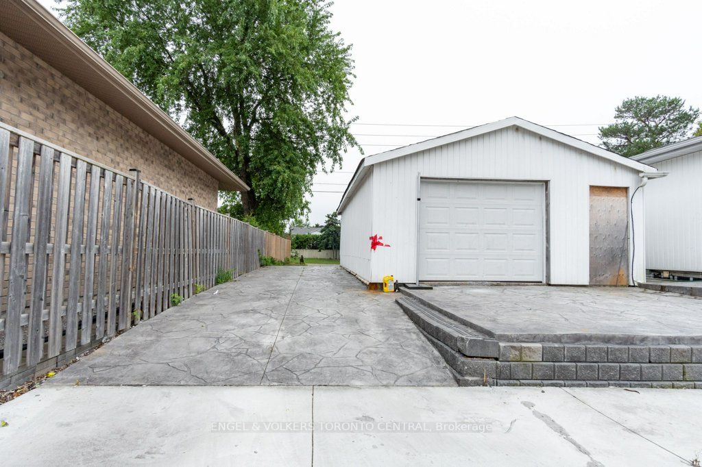 1628 Rossland Road E