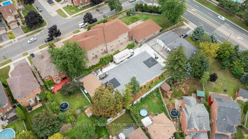 1628 Rossland Road E