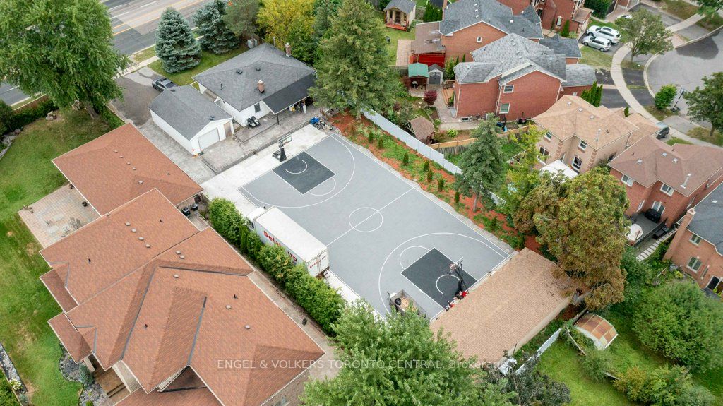 1628 Rossland Road E