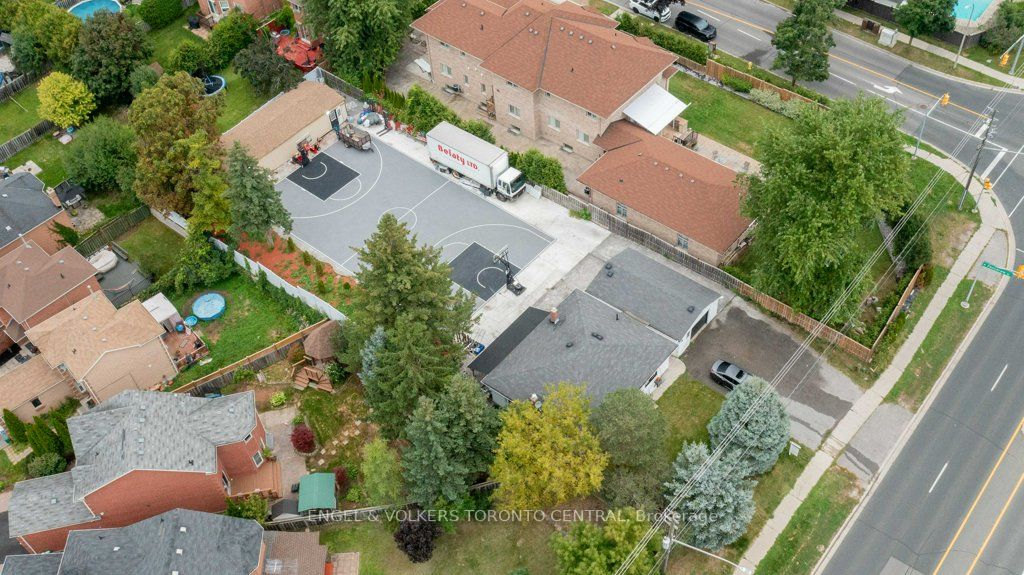 1628 Rossland Road E