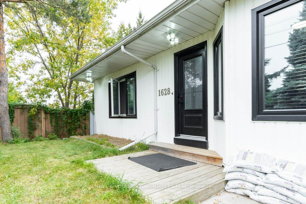 1628 Rossland Rd E