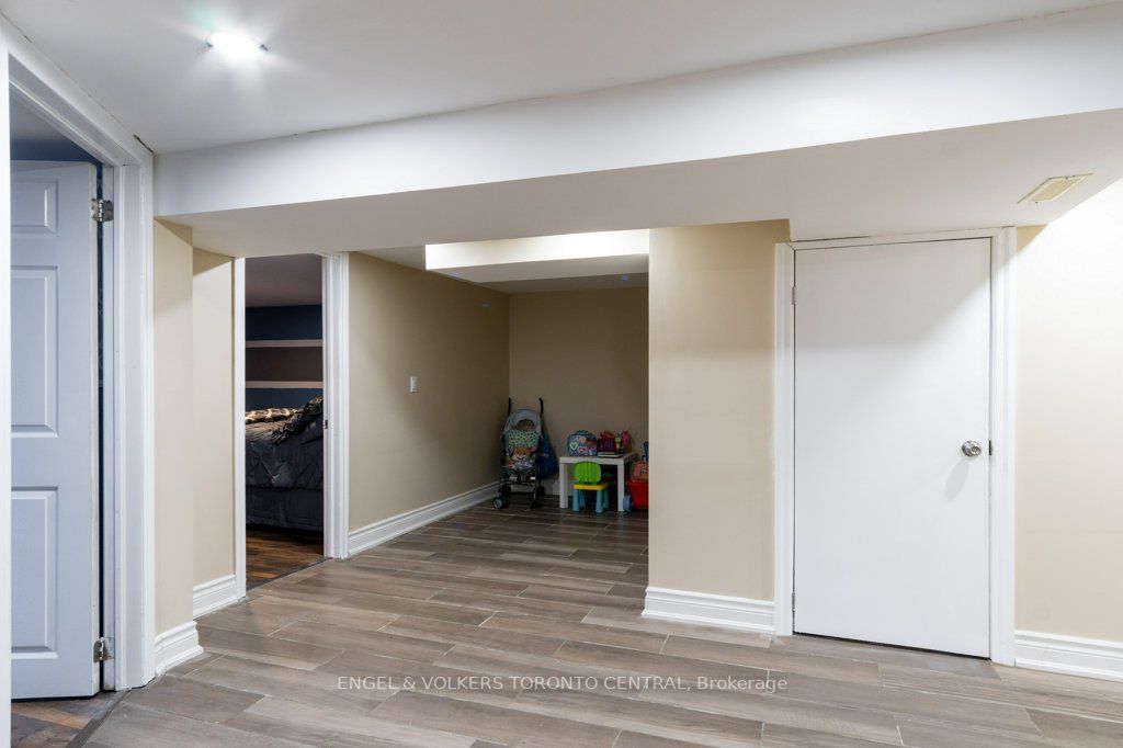 1628 Rossland Road E