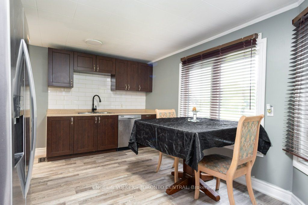 1628 Rossland Road E