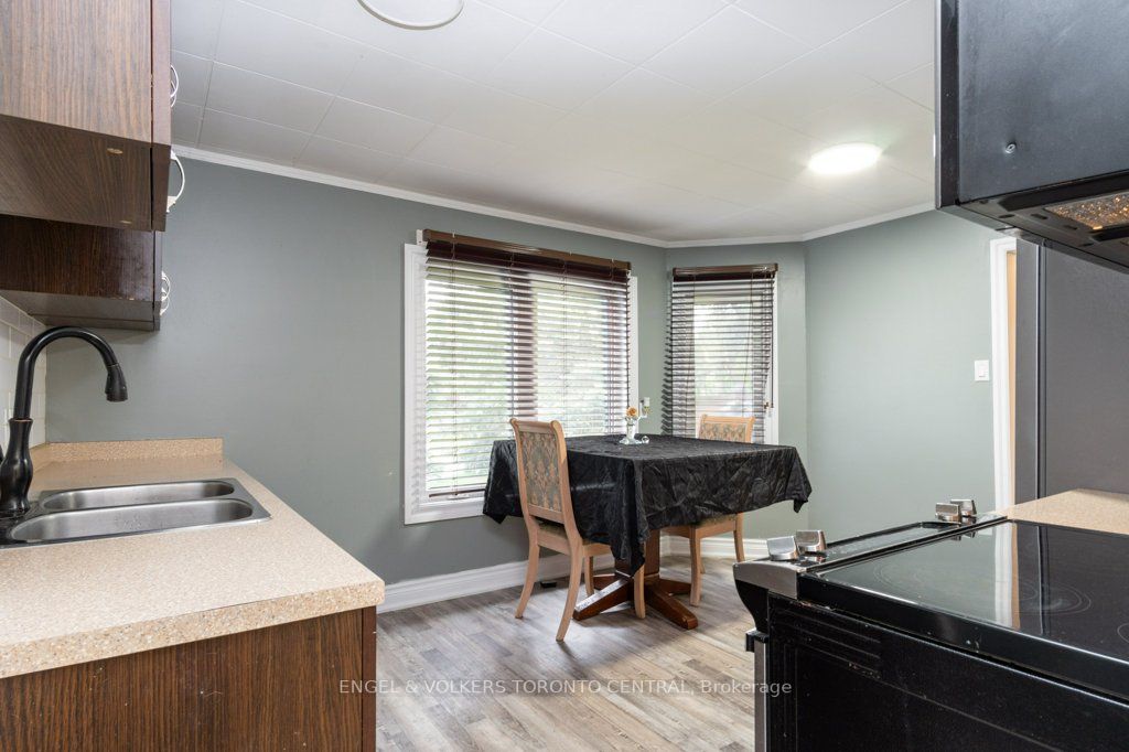 1628 Rossland Road E