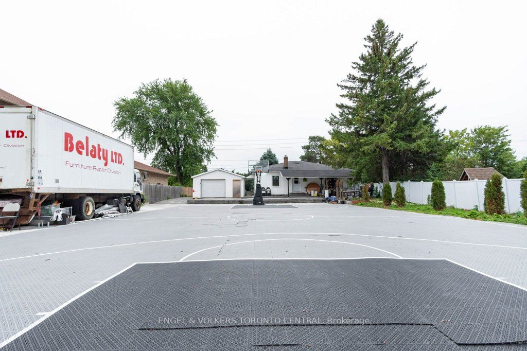 1628 Rossland Road E