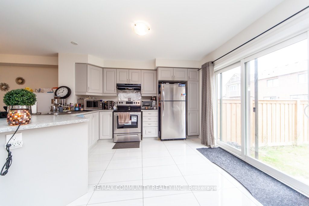6 Westfield Dr