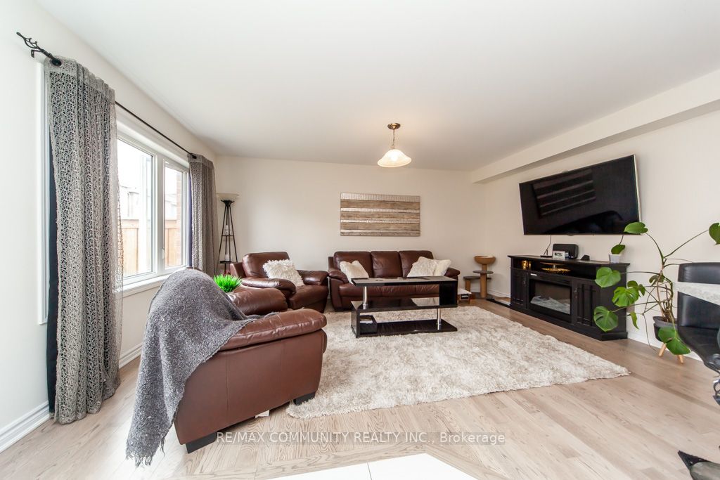6 Westfield Dr