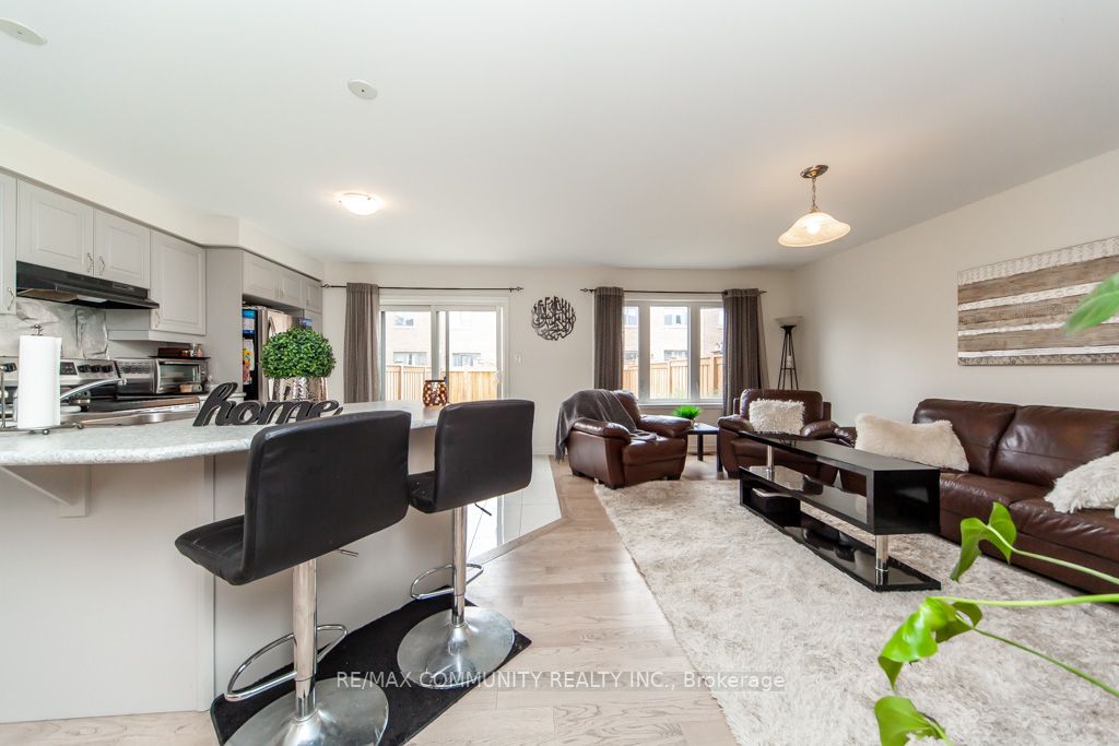 6 Westfield Dr