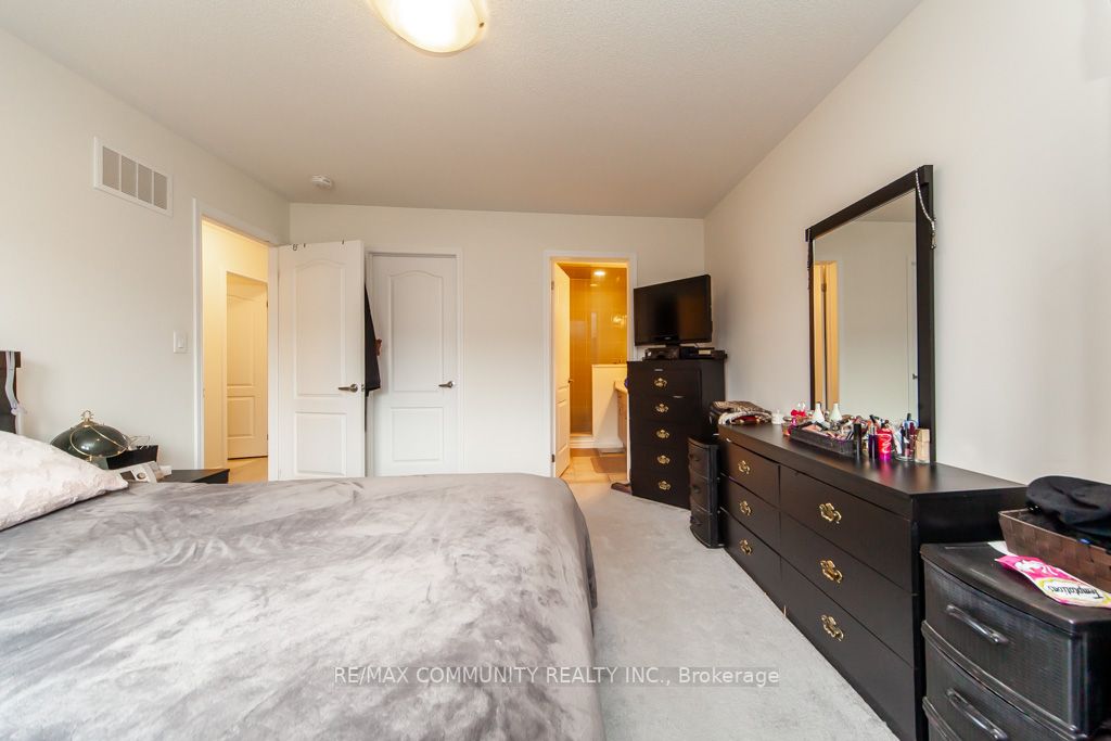 6 Westfield Dr