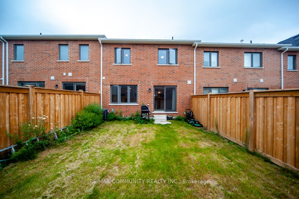 6 Westfield Dr
