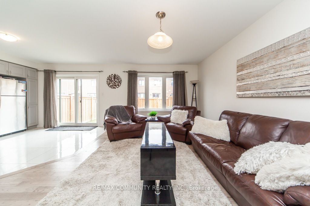 6 Westfield Dr