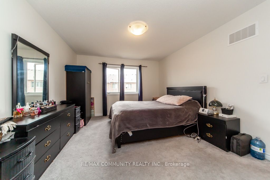 6 Westfield Dr