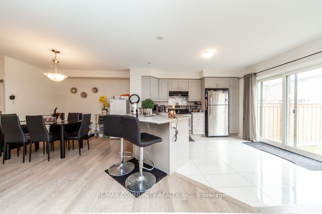 6 Westfield Dr