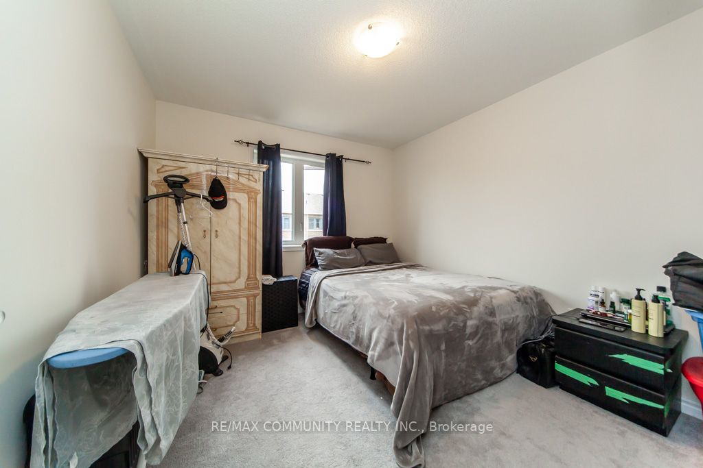 6 Westfield Dr