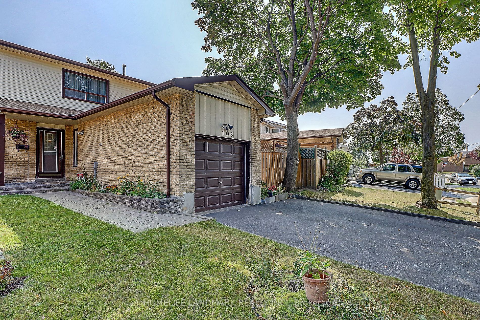 106 Red River Crescent E