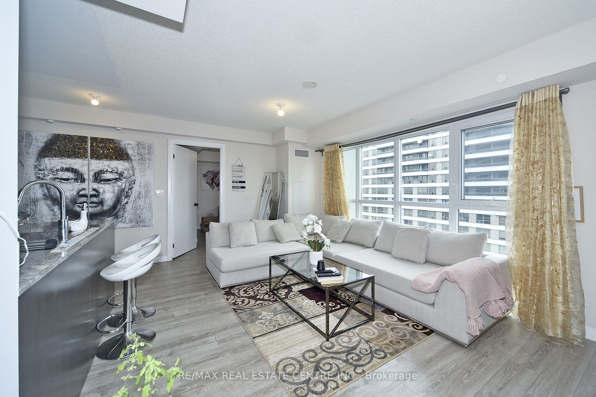 2152 Lawrence Ave E, #808