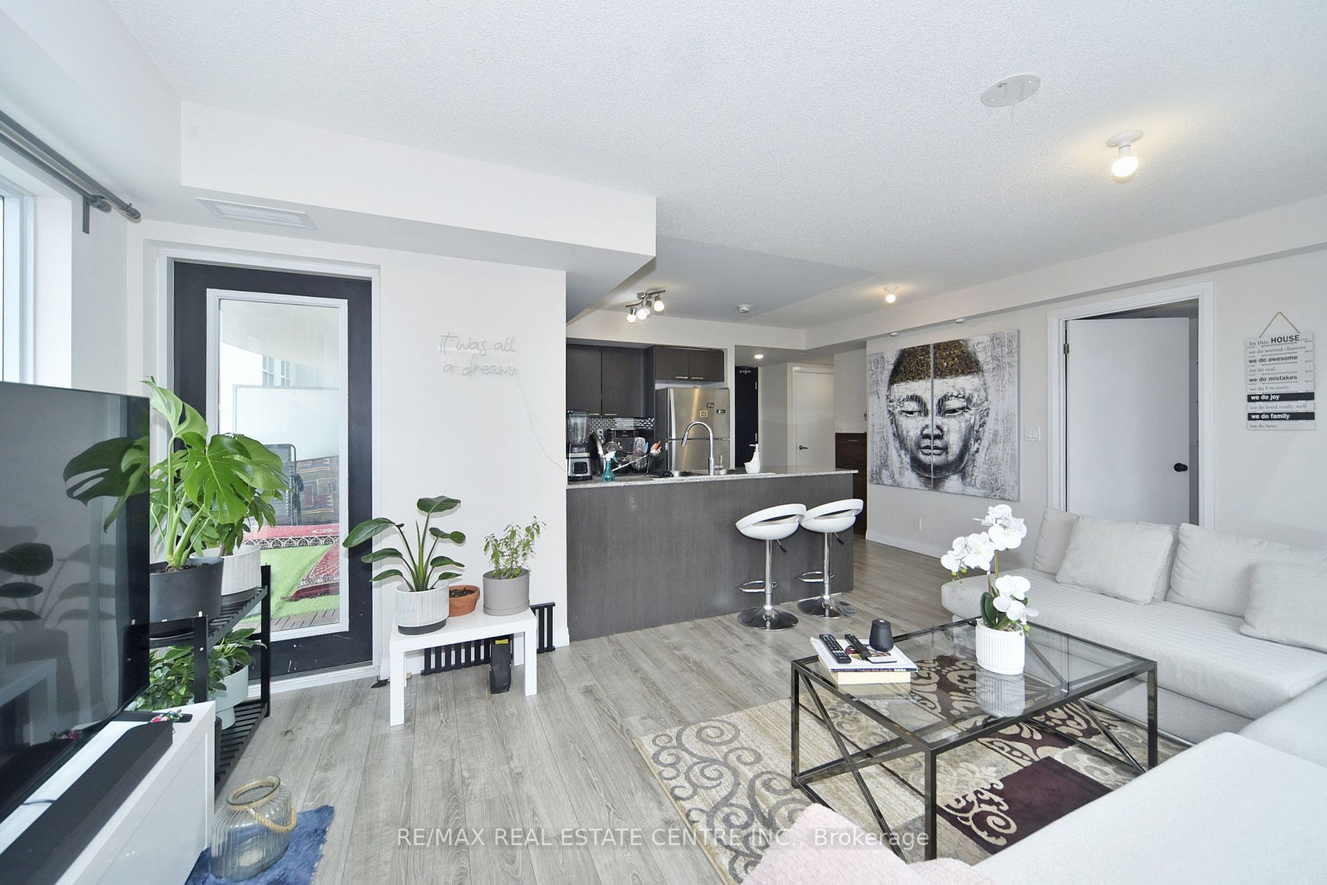 2152 Lawrence Ave E, #808
