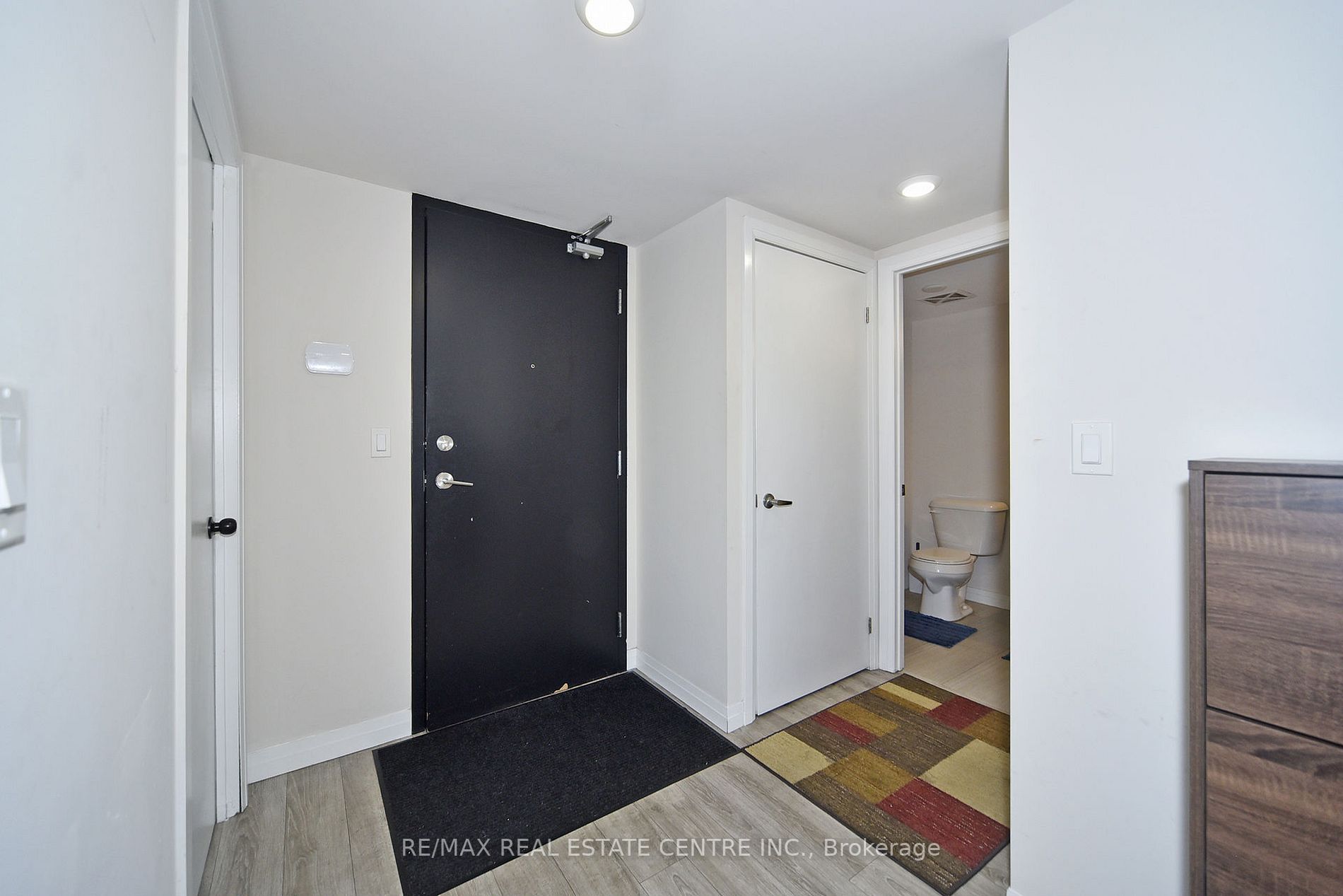 2152 Lawrence Ave E, #808