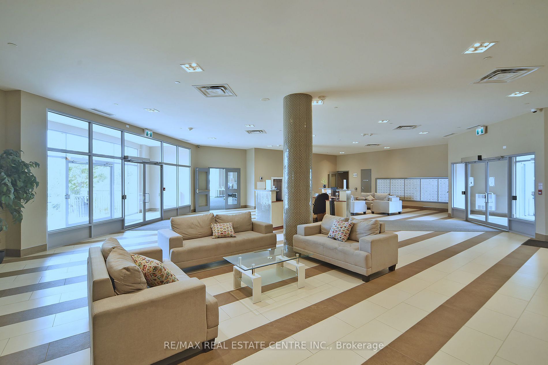 2152 Lawrence Ave E, #808