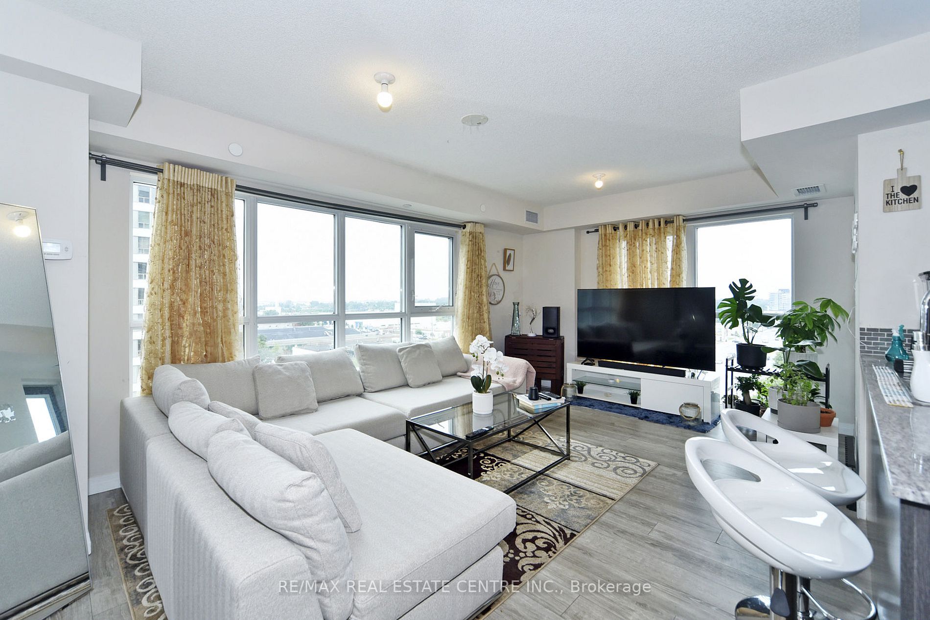2152 Lawrence Ave E, #808