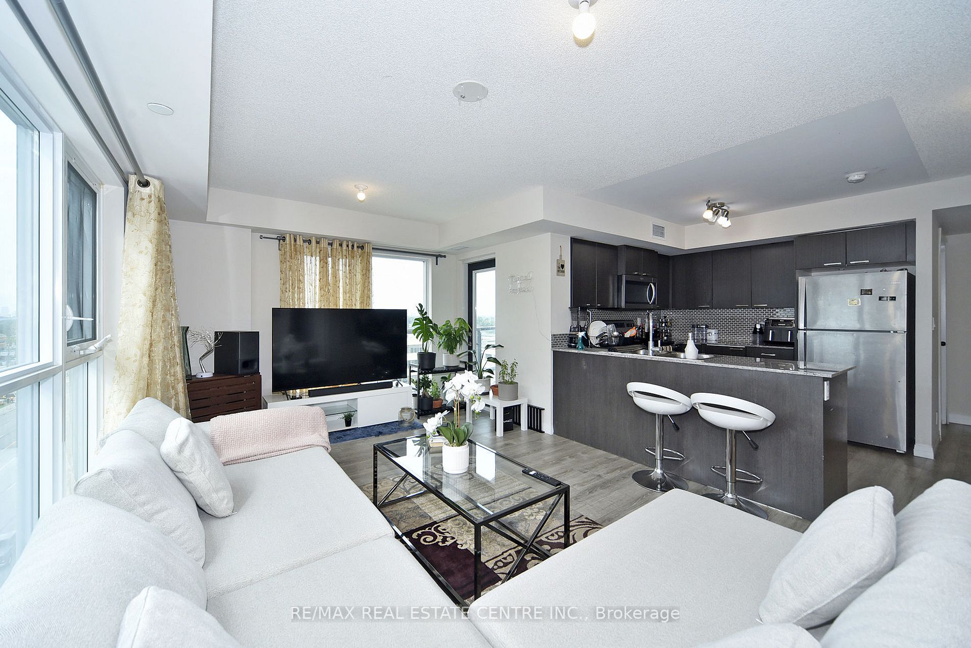 2152 Lawrence Ave E, #808