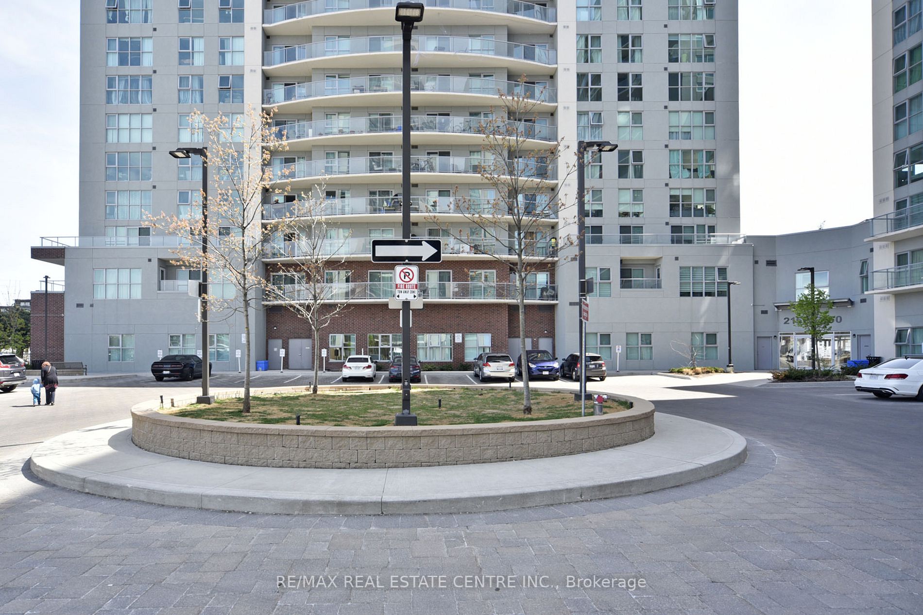 2152 Lawrence Ave E, #808