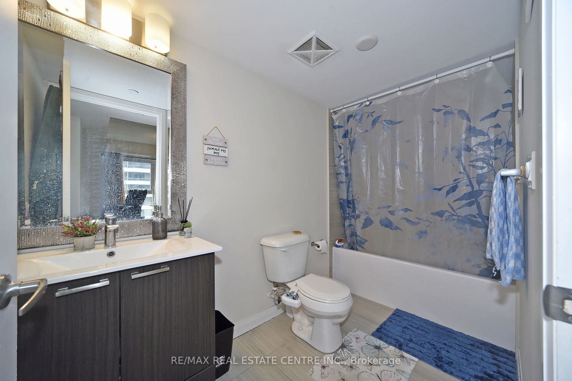 2152 Lawrence Ave E, #808