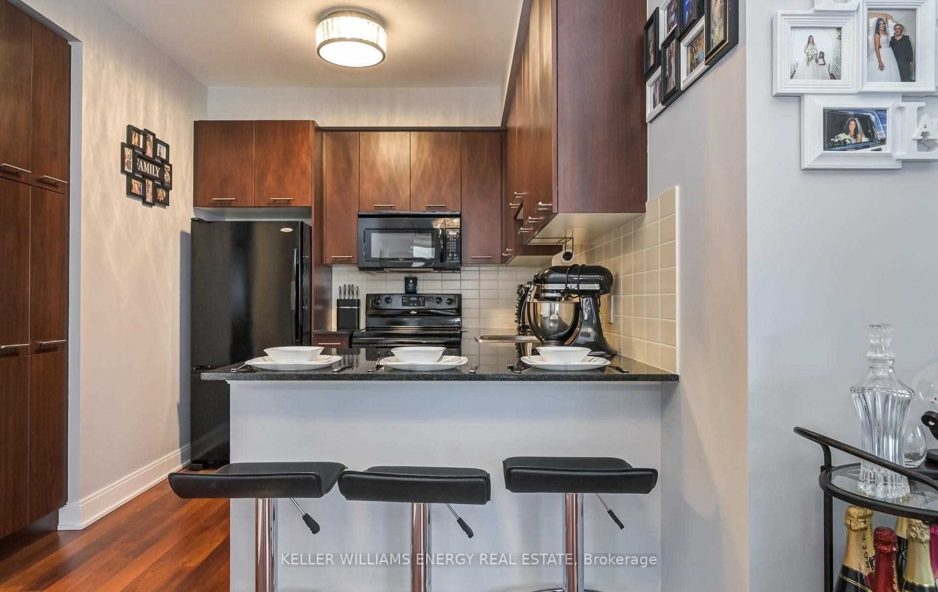 135 Village Green Sq, #623