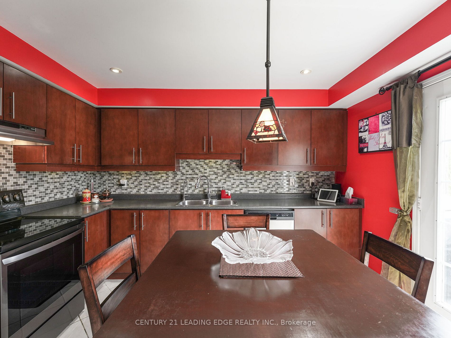 11 Burnsborough St