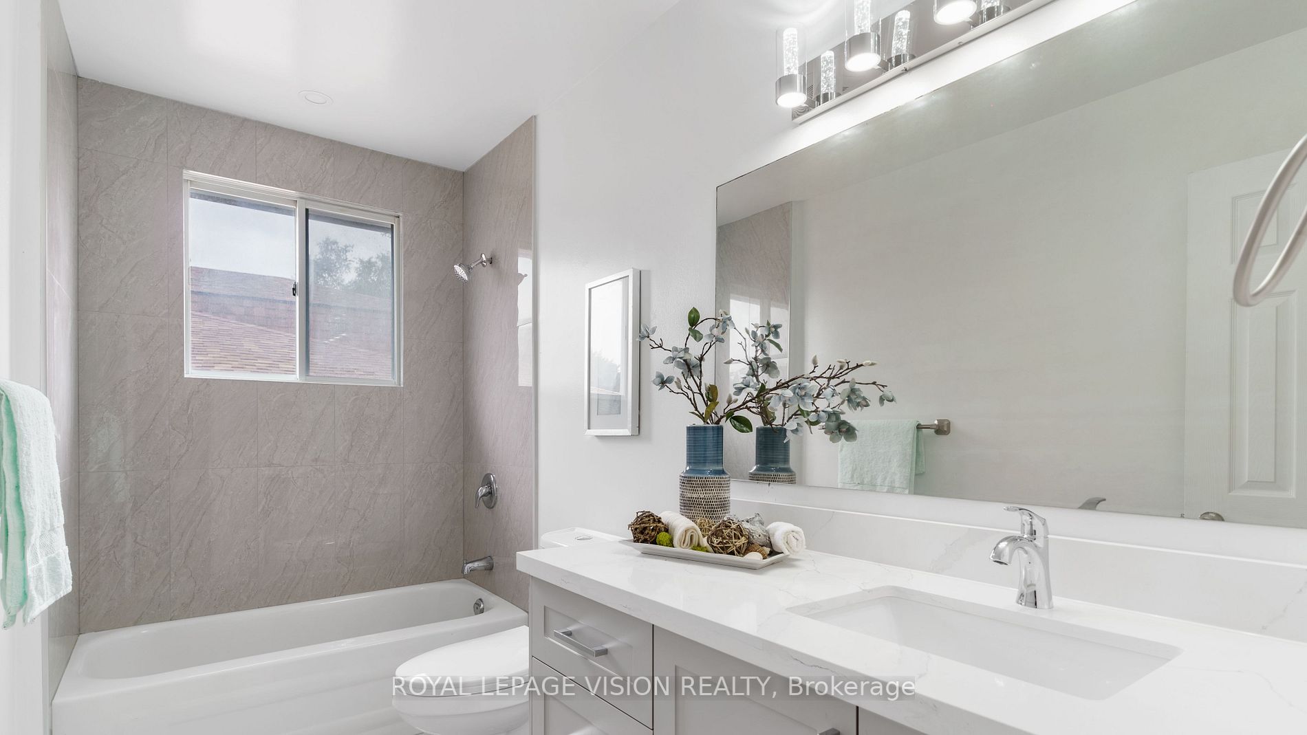 255 Darcy St