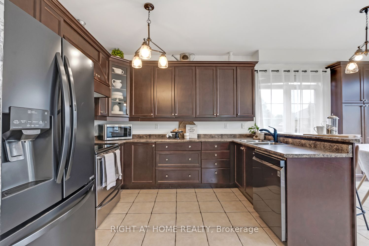 23 Don Morris Crt