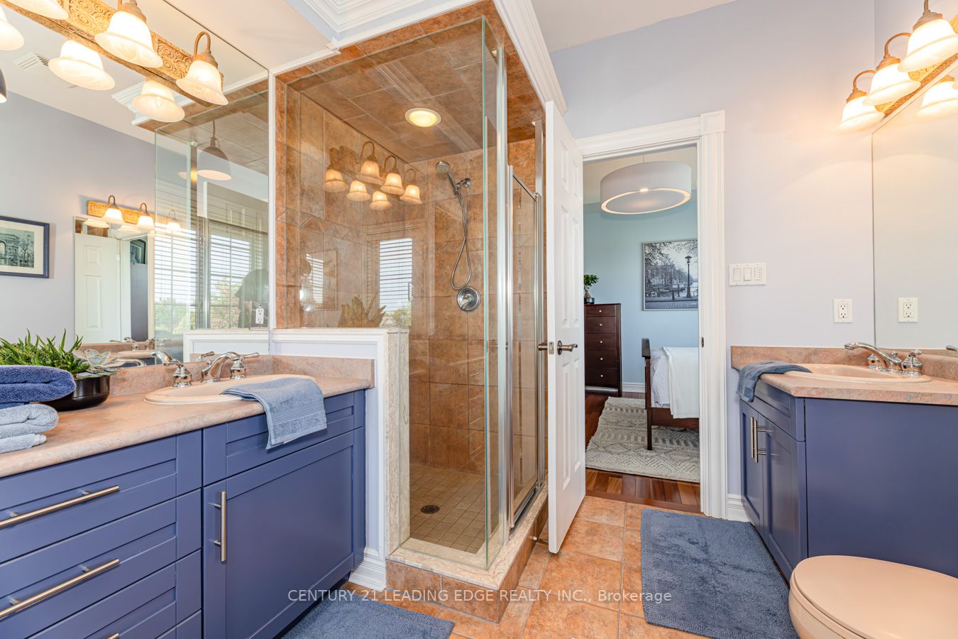 7 Clyde Crt