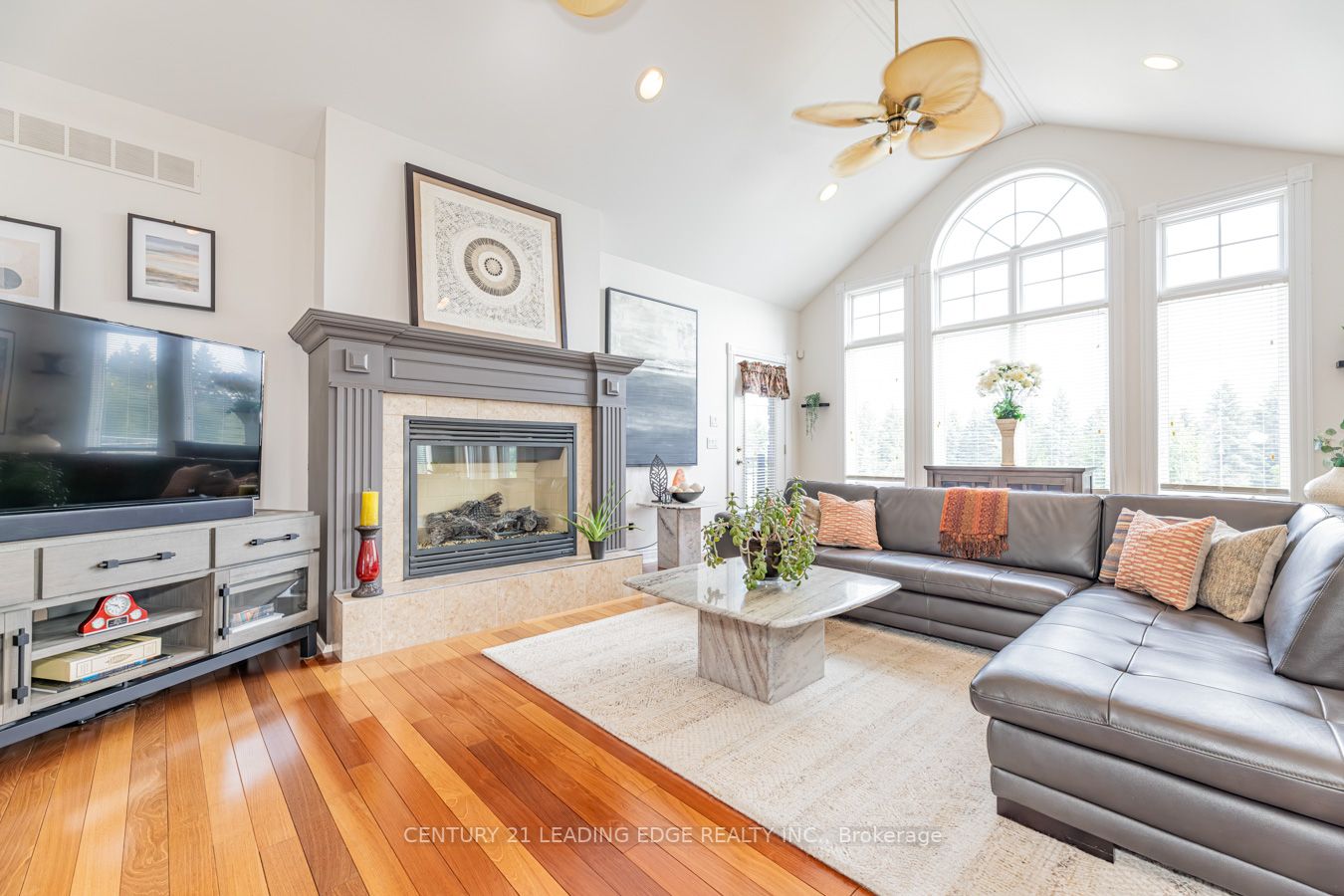 7 Clyde Crt