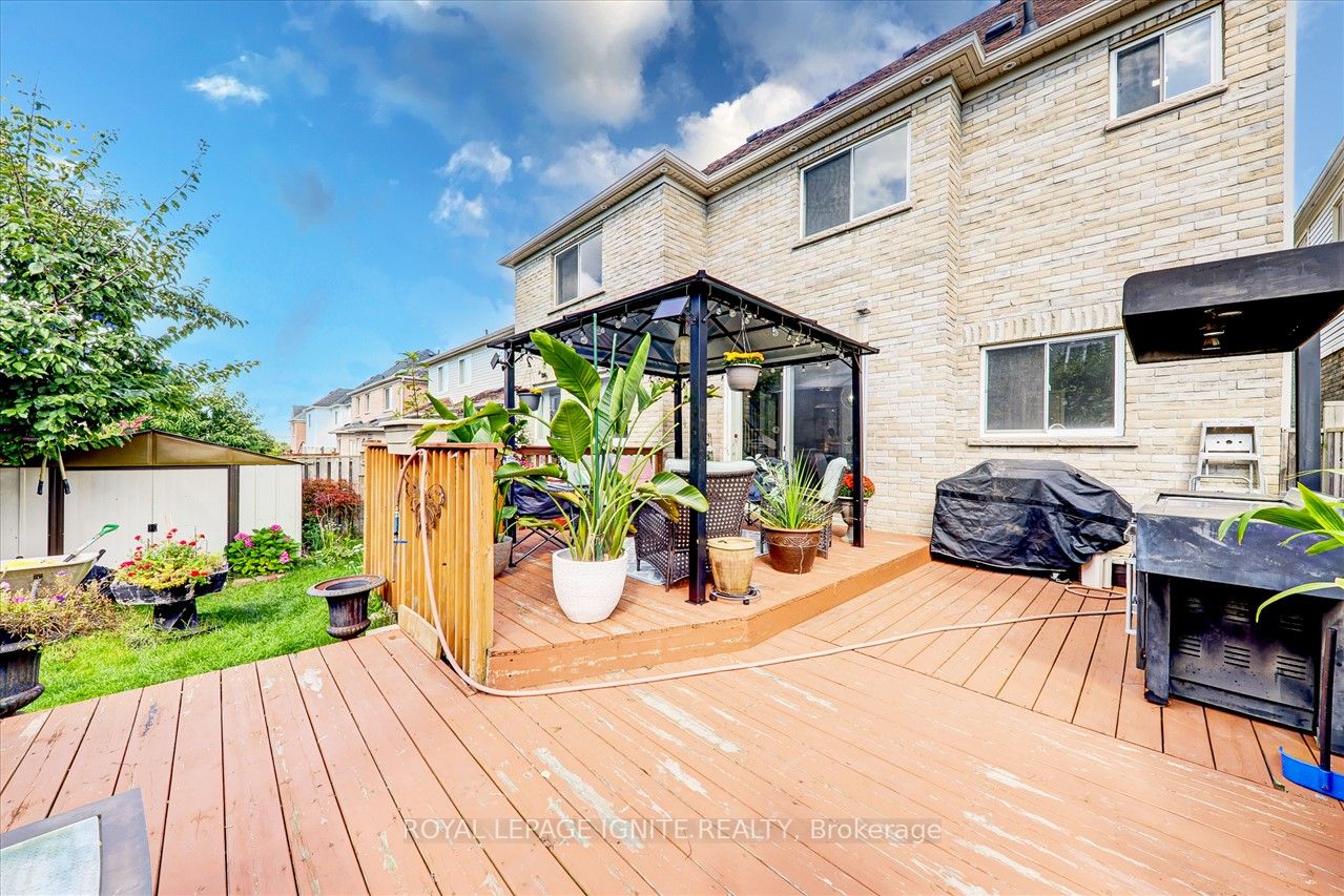 11 Barnfield Cres