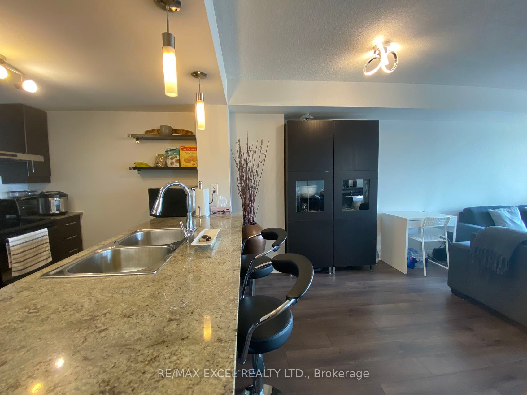 190 Borough Dr, #809