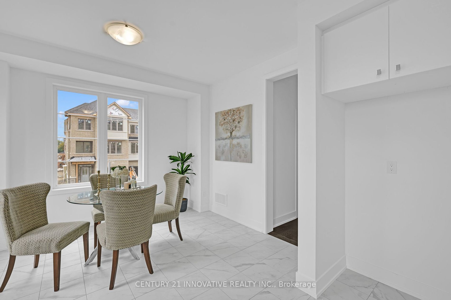 82 Waterside Way