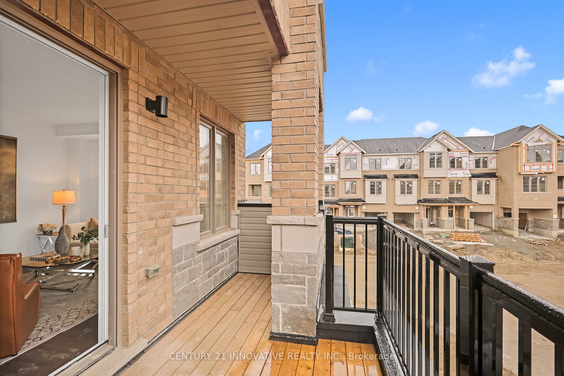 82 Waterside Way