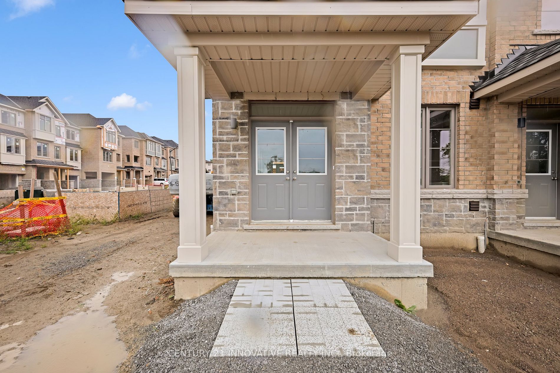82 Waterside Way