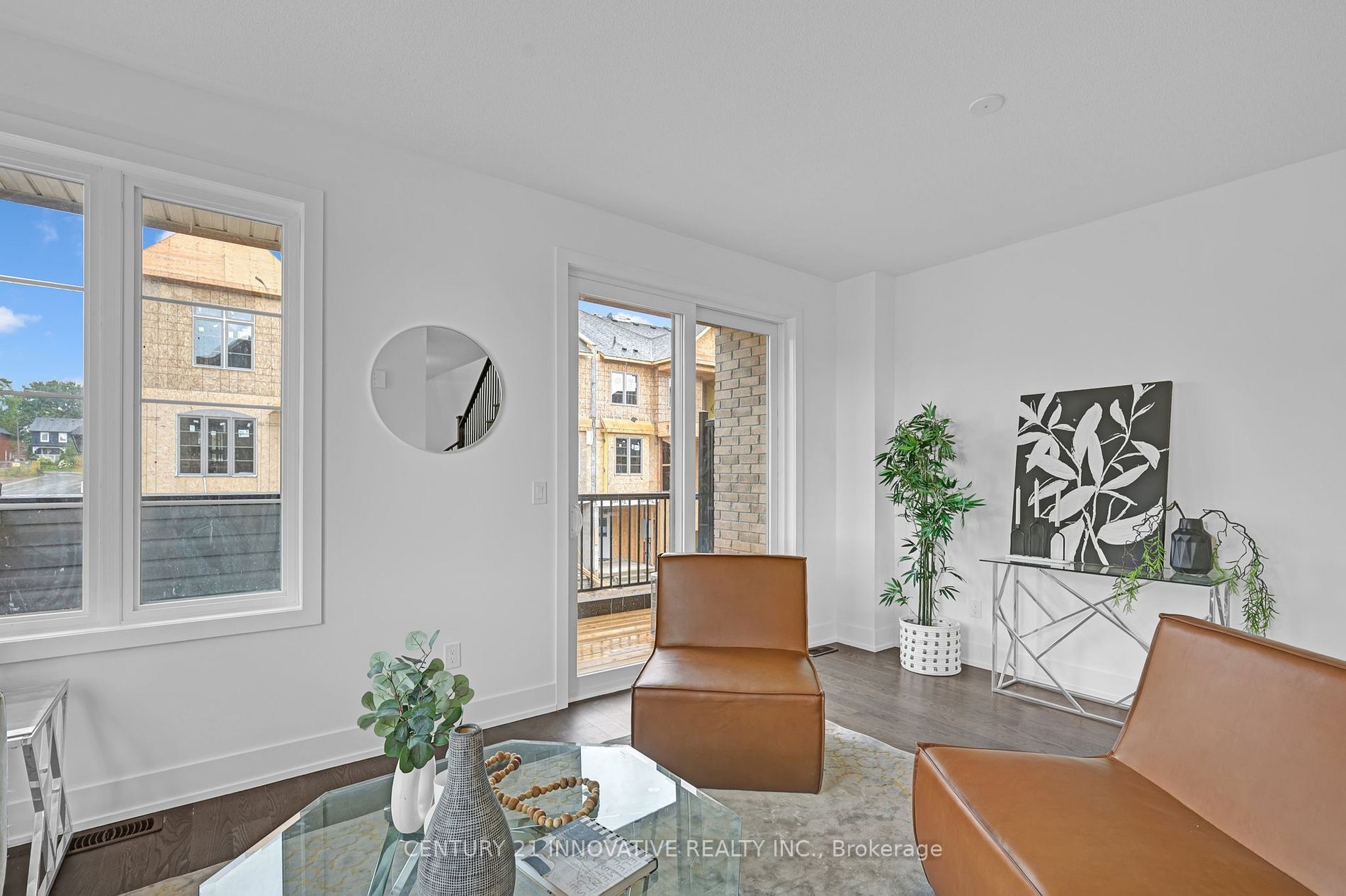 82 Waterside Way